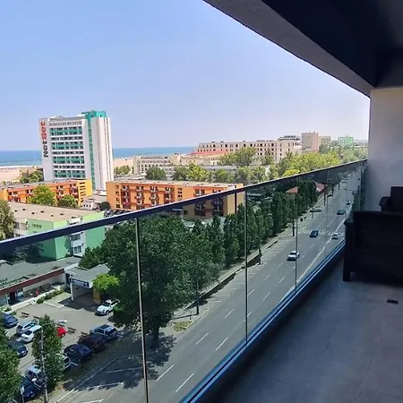 Mirage Sea Breeze דירה